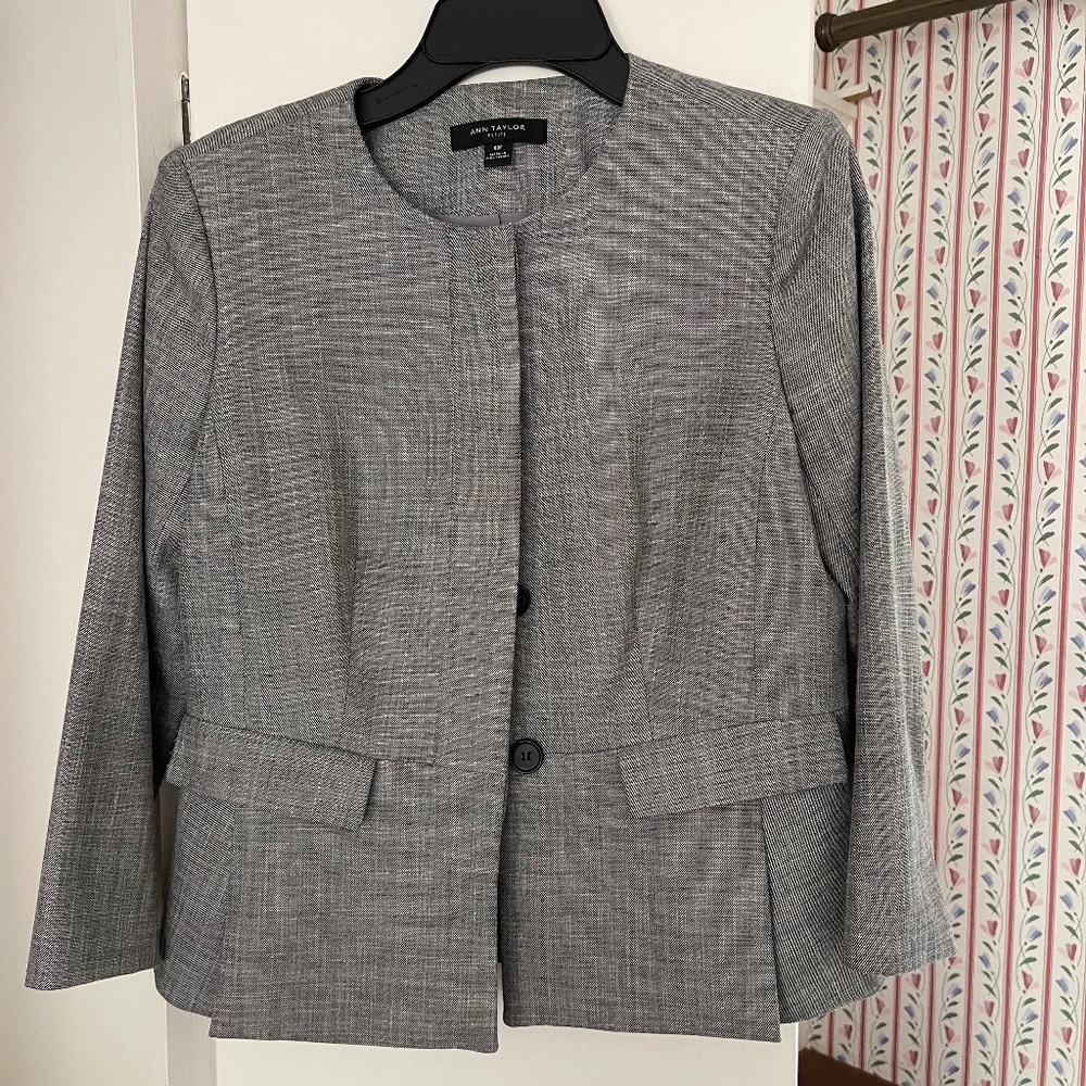 Ann Taylor size 0 petite suit jacket (Trouser + skirt also available)